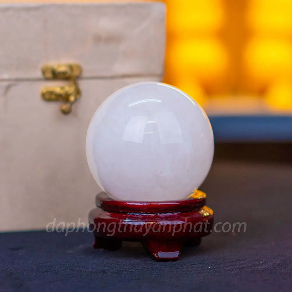 Quả Cầu Phong Thủy Đá Thạch Anh Trắng 0.67kg - 8cm M060619