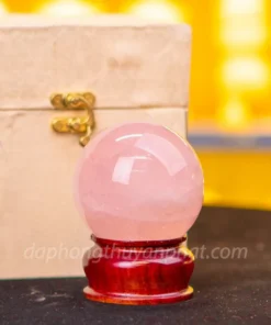 Quả Cầu Phong Thủy Đá Thạch Anh Hồng Có Sao* 0,57kg - 7,4cm - M057310