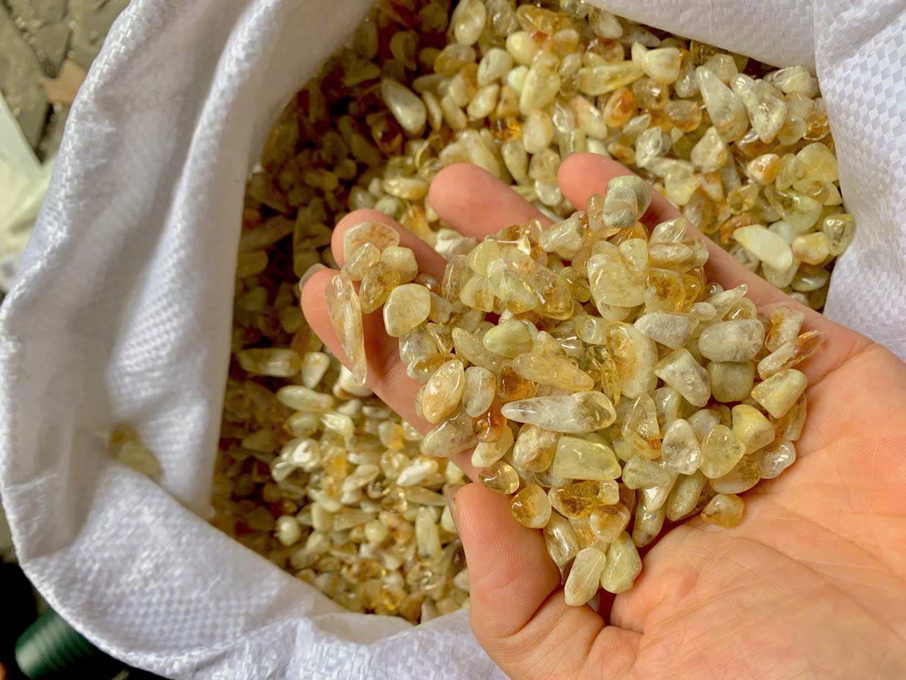 Vụn Thạch Anh Vàng Loại 1 - Ảnh 3