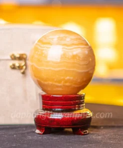 Quả Cầu Đá Phong Thủy Ngọc Hoàng Long (Onyx)  Vàng - 1,42kg - 10cm M18364