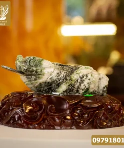 Thiềm Thừ Ngọc | Thiềm Thừ Ngọc Phỉ Thúy | Thiềm Thừ (Cóc 3 Chân, Cóc Ngậm Tiền) Ngọc Jadeit Tự Nhiên Cao Cấp, Đã Lên Đế Gỗ - M0693