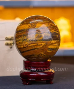 Quả Cầu Đỏ Phong Thủy Đá Mắt Hổ 2.34kg - 11.5cm M039022