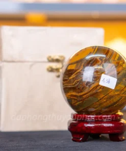 Quả Cầu Phong Thủy Màu Đỏ Đá Mắt Hổ M039010 1.38Kg - 9.5cm