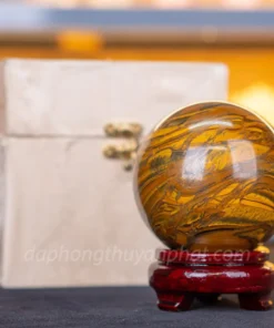 Quả Cầu Phong Thủy Màu Đỏ Đá Mắt Hổ M039010 1.38Kg - 9.5cm