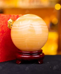 Quả Cầu Đá Phong Thủy Hoàng Long (Onyx) Vàng - 1,42kg - M18361421